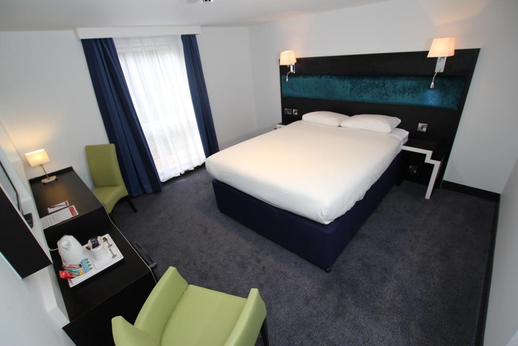 Отель Ramada Oxford Вотерсток Экстерьер фото