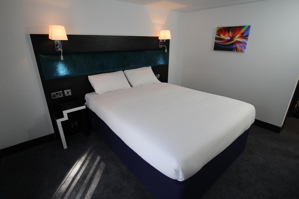 Отель Ramada Oxford Вотерсток Экстерьер фото