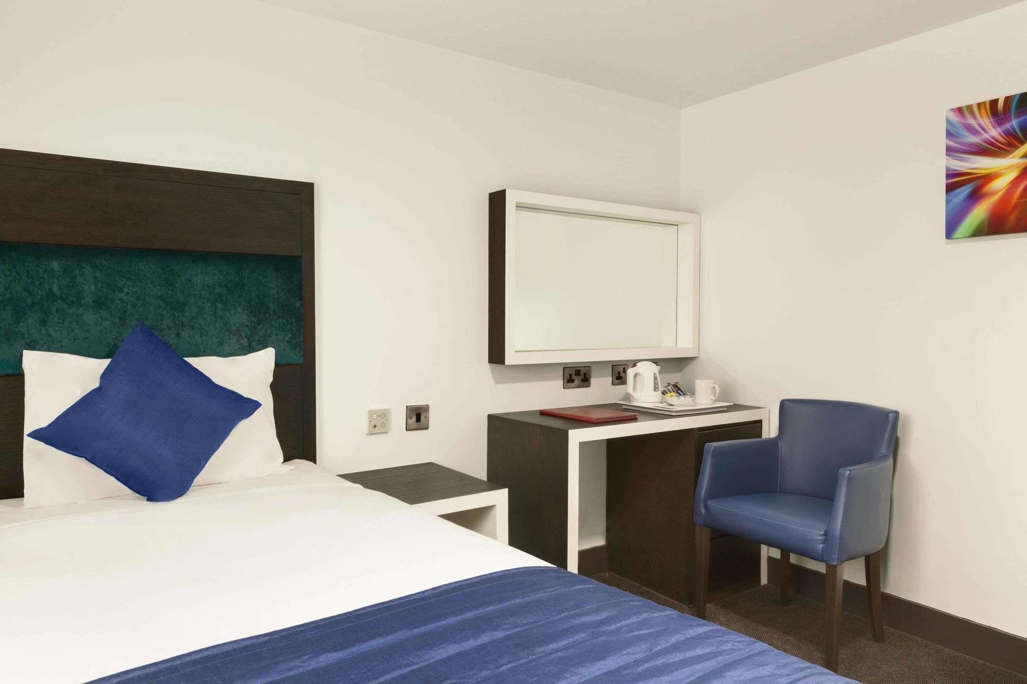 Отель Ramada Oxford Вотерсток Экстерьер фото