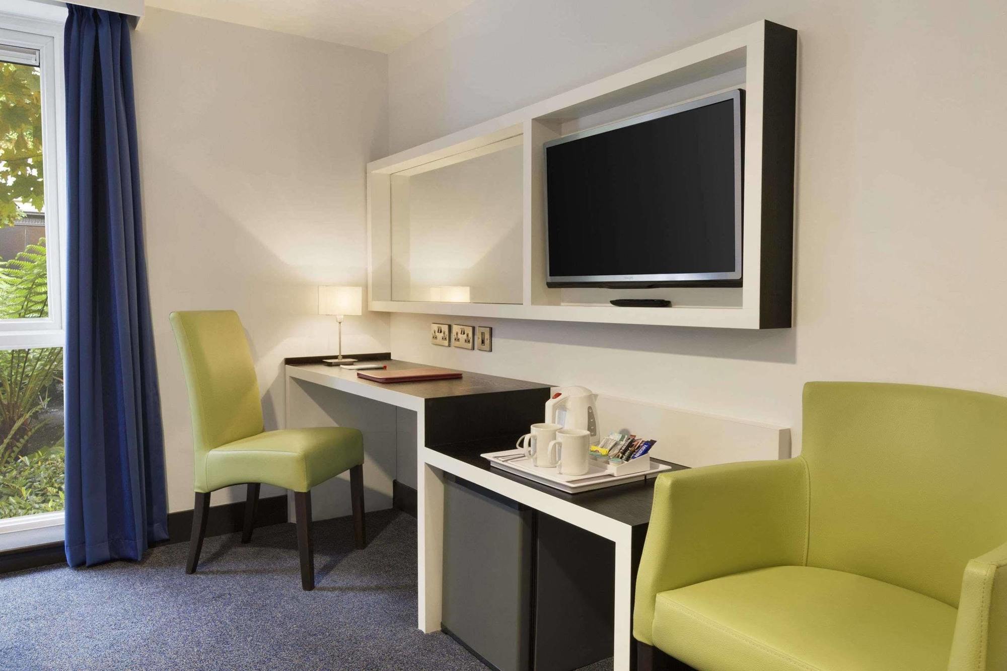 Отель Ramada Oxford Вотерсток Экстерьер фото