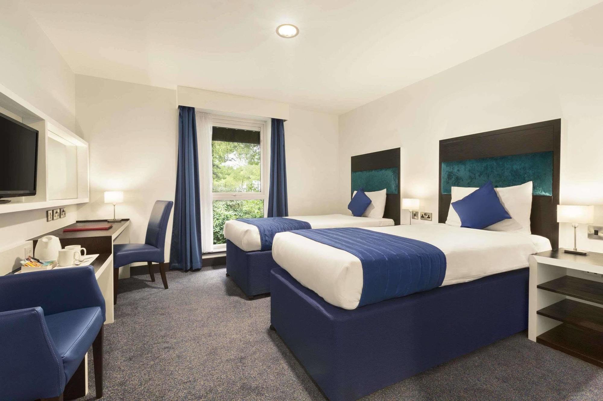 Отель Ramada Oxford Вотерсток Экстерьер фото