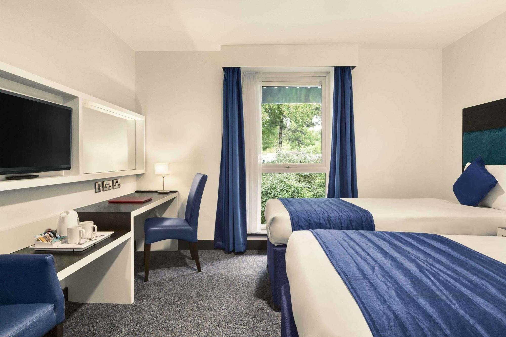 Отель Ramada Oxford Вотерсток Экстерьер фото
