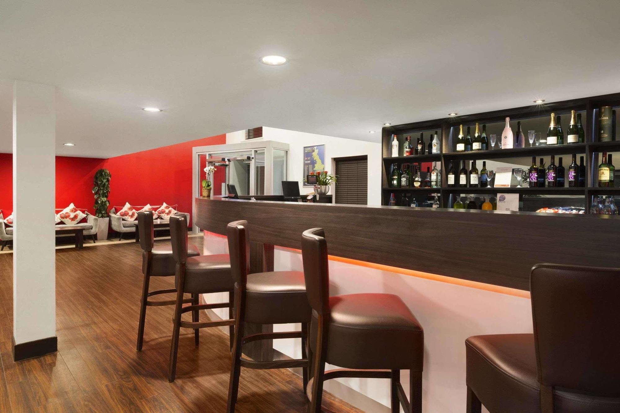 Отель Ramada Oxford Вотерсток Экстерьер фото