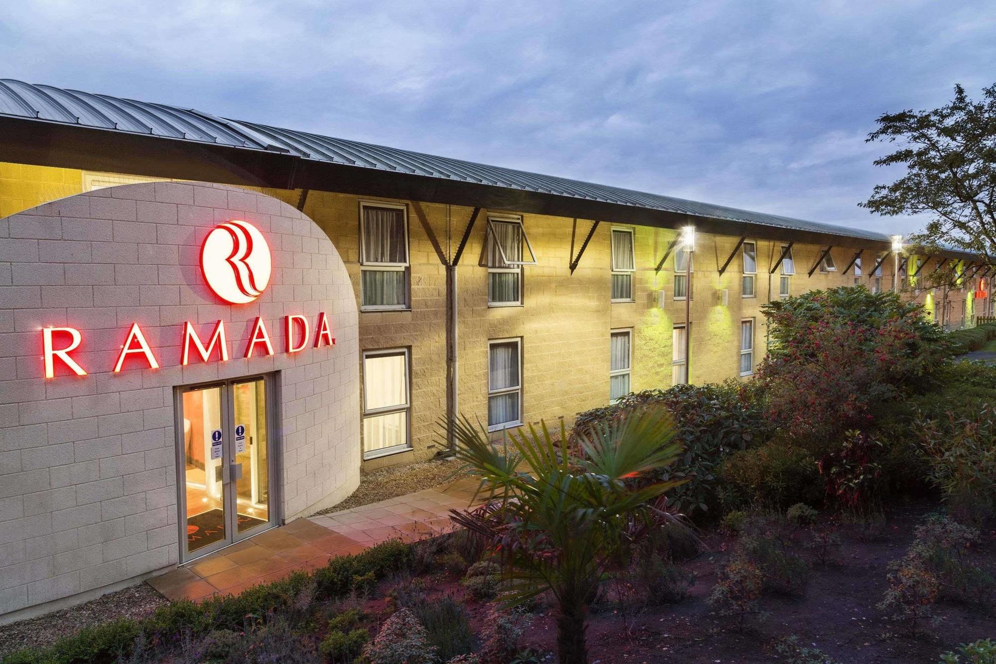 Отель Ramada Oxford Вотерсток Экстерьер фото