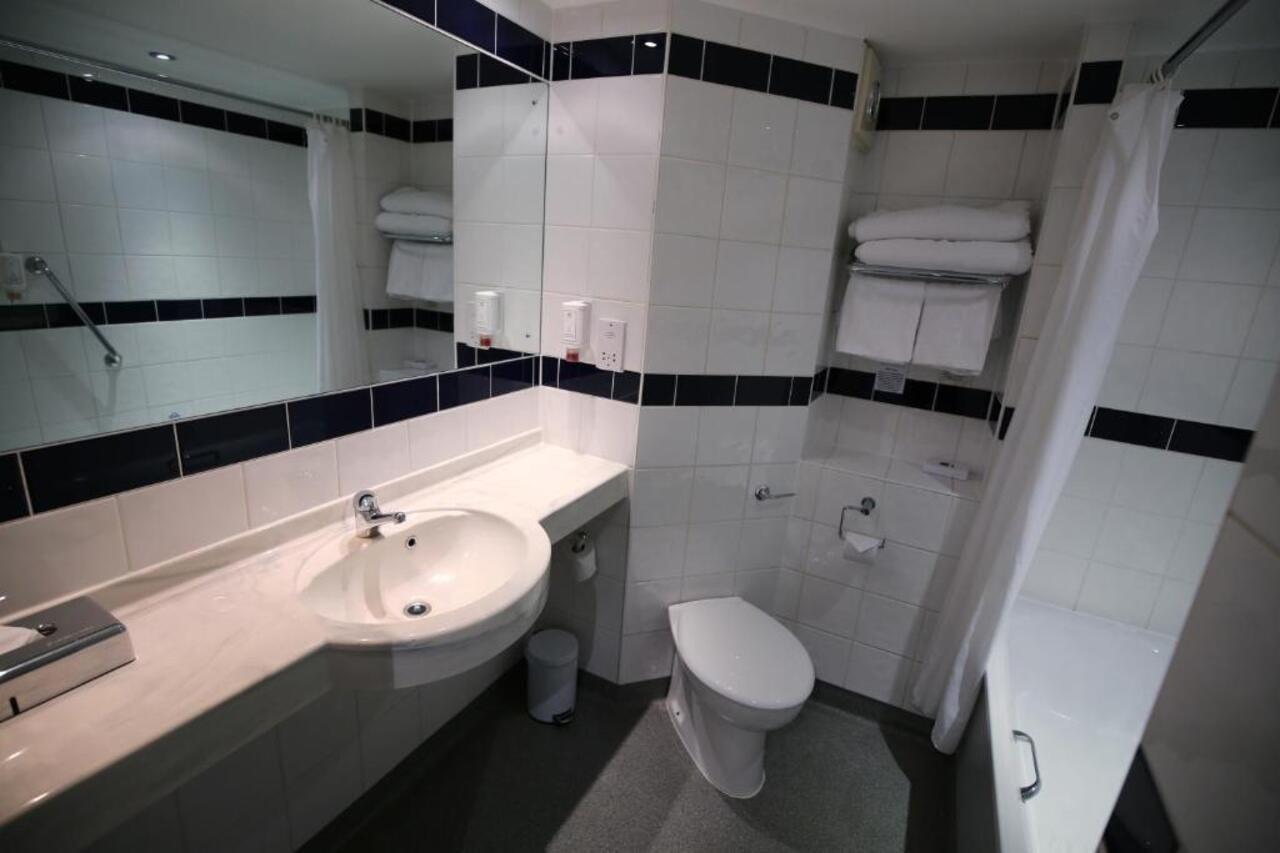 Отель Ramada Oxford Вотерсток Экстерьер фото
